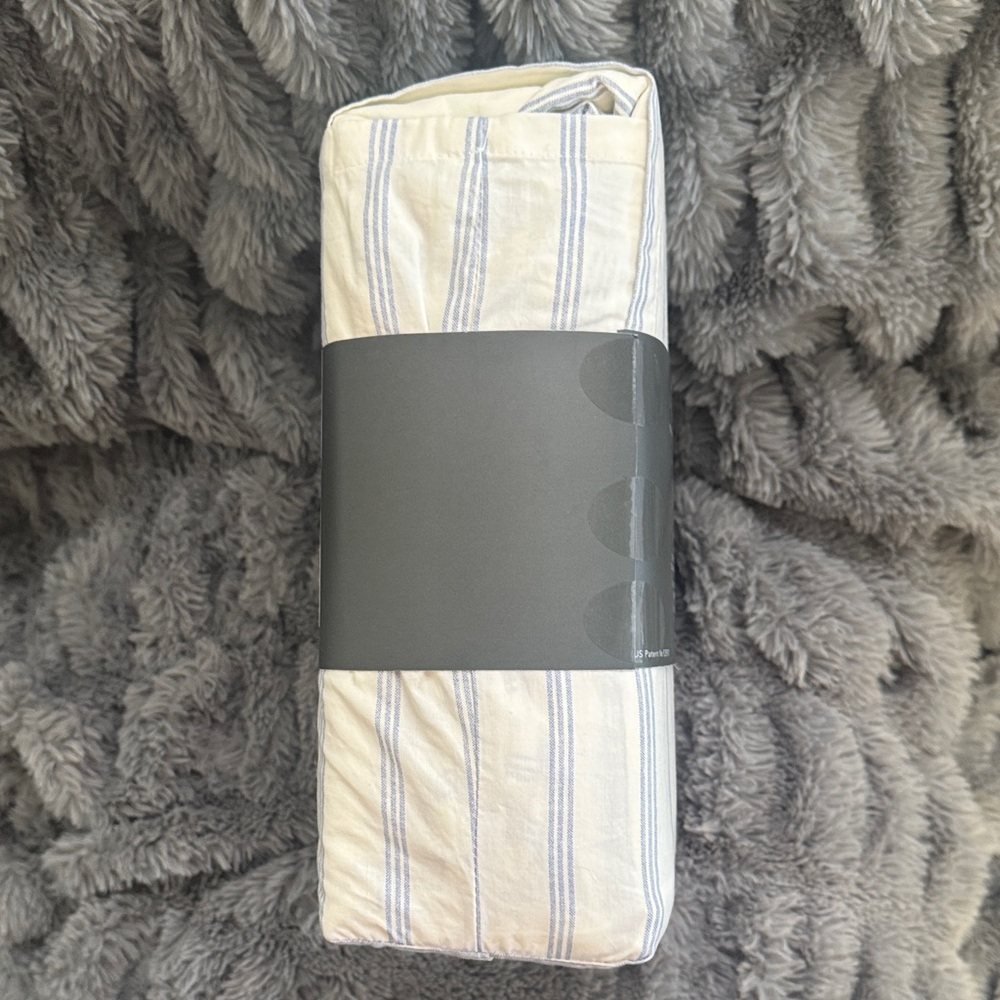 Threshold Vintage-Washed Percale Sheet Set in White and Light Blue Stripes - Picture 6 of 8